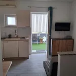Mira بيبينيا
