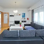 Mira *