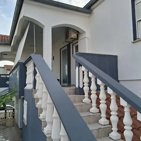 Apartment Mira