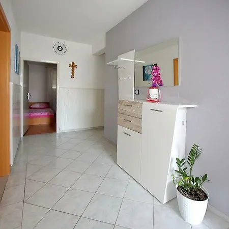 Mira Apartment *